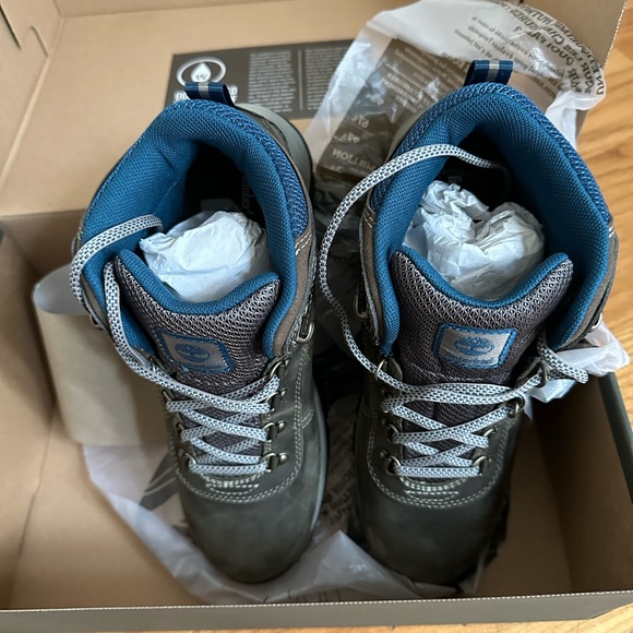 Women’s Timberland Hiking Boots - Picture 4 of 8